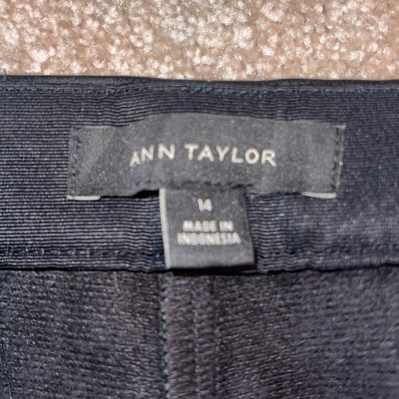 Ann Taylor Faux Leather Cuffed Ankle Pants Black Size 14.  F - Picture 8 of 8